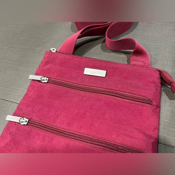 Baggallini Burgundy/Raspberry Color Crossbody 3-Zipper Bag - Picture 2 of 11